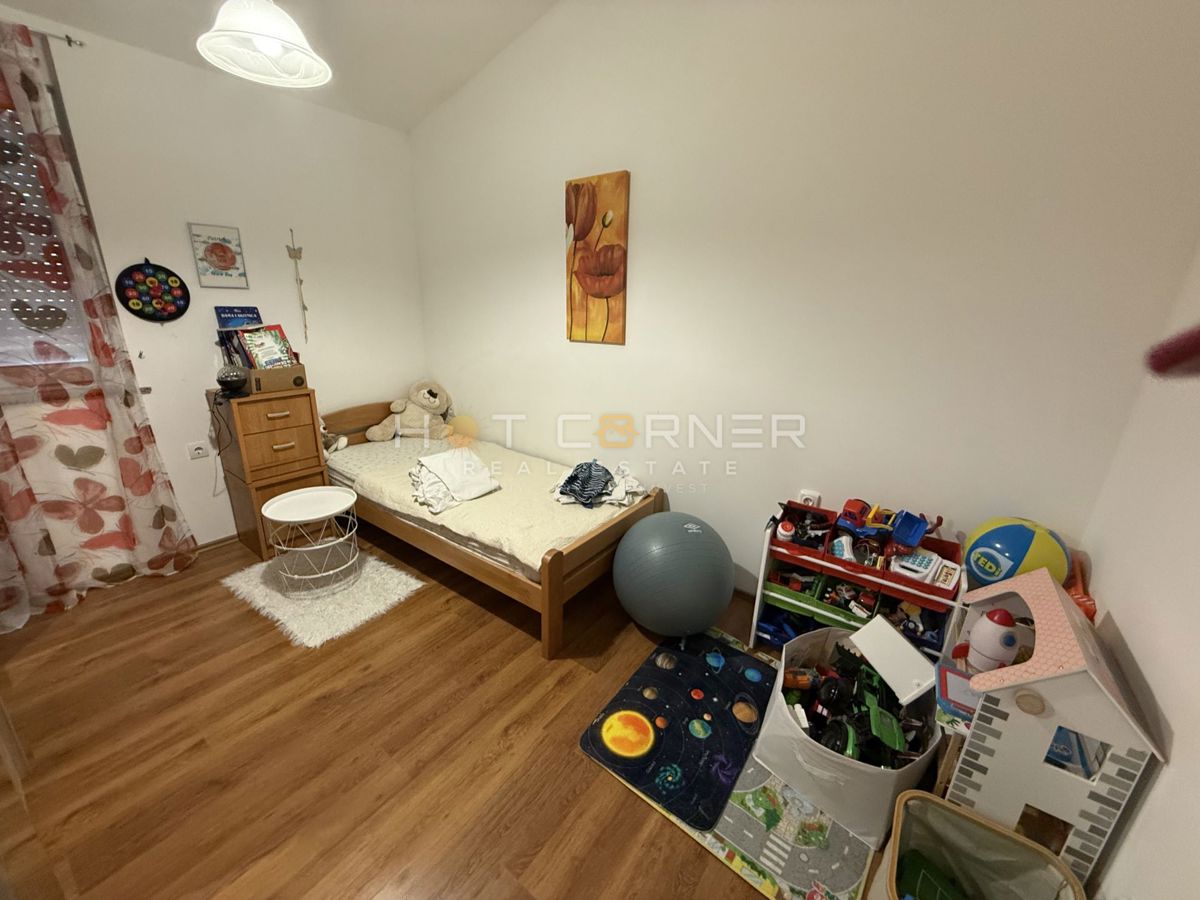 Ližnjan, occasione: appartamento con 2 camere da letto, 1° piano, vista mare + giardino di 100 m²