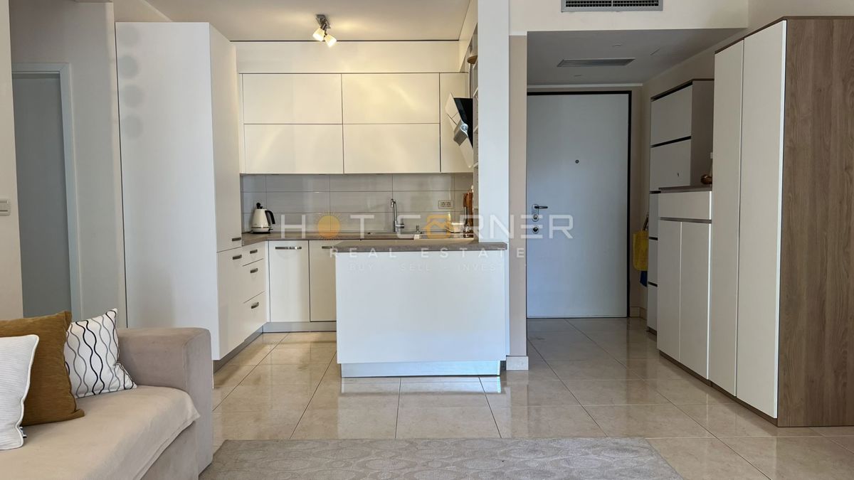 Umago, prima fila sul mare, appartamento al piano terra con giardino e garage