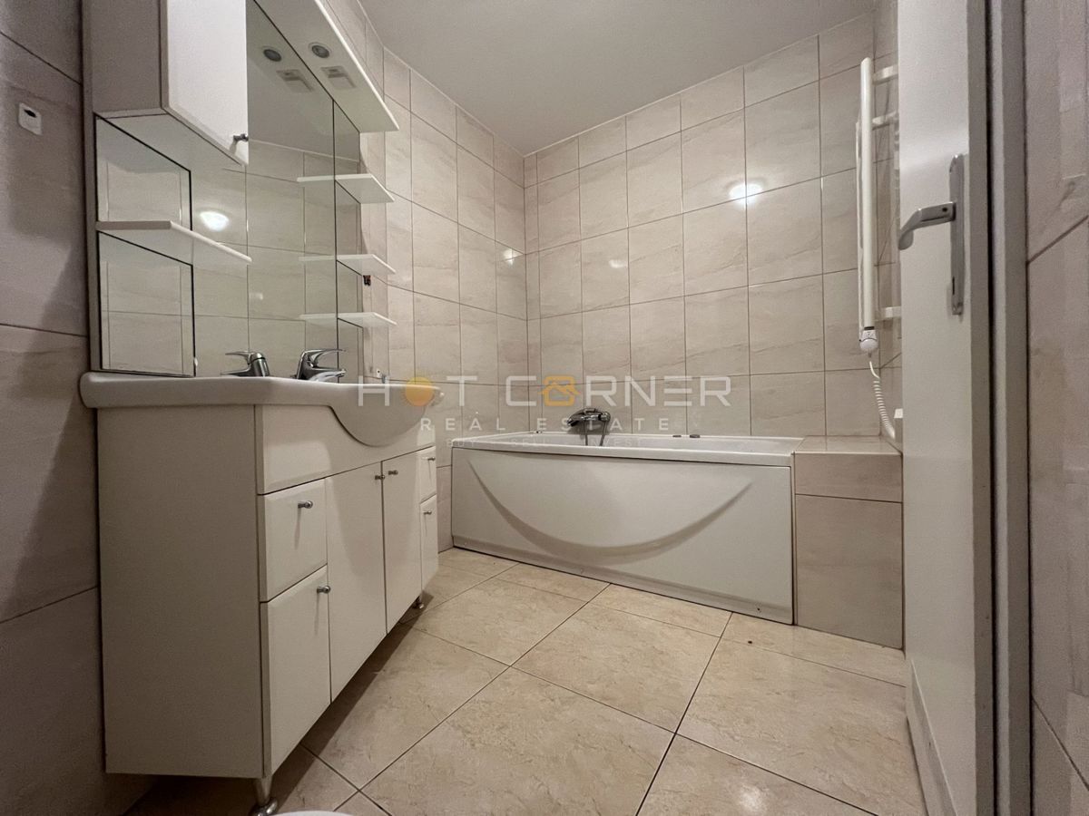 Umago, prima fila sul mare, appartamento al piano terra con giardino e garage