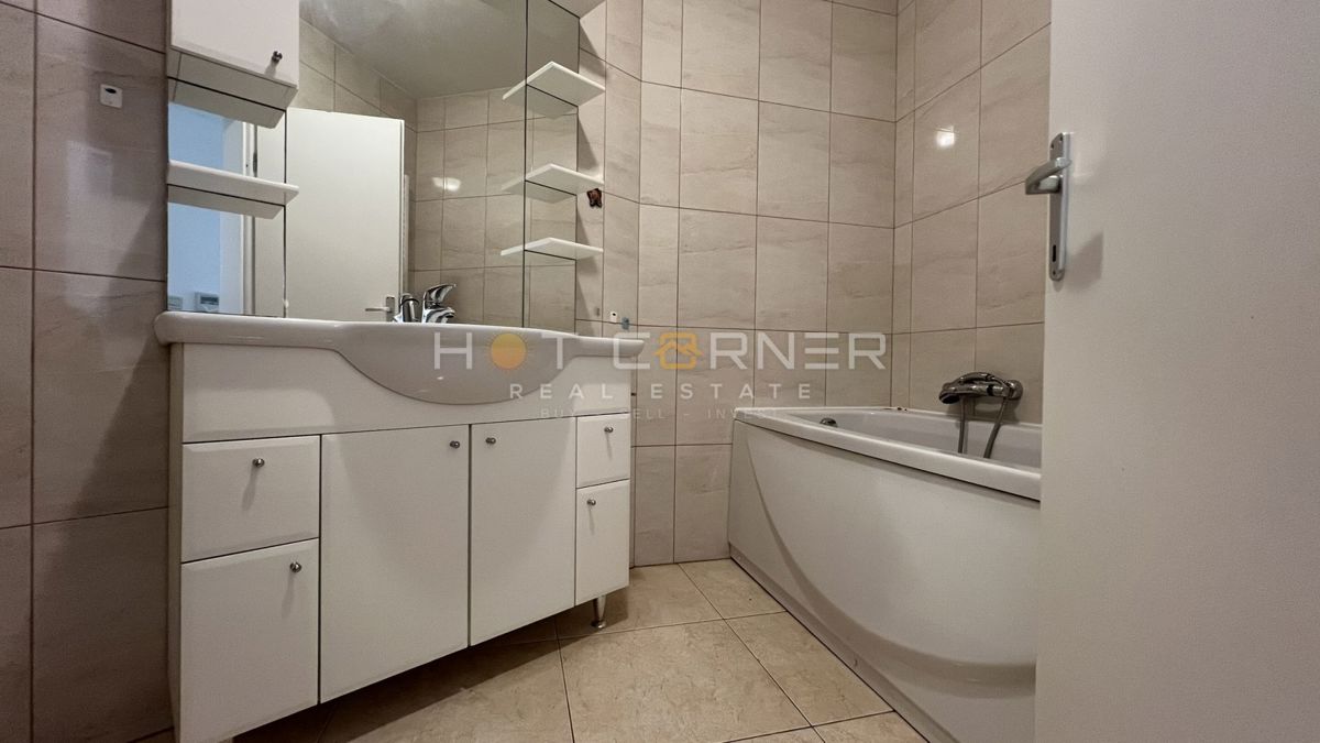 Umago, prima fila sul mare, appartamento al piano terra con giardino e garage