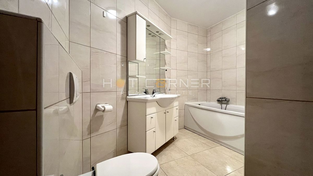 Umago, prima fila sul mare, appartamento al piano terra con giardino e garage