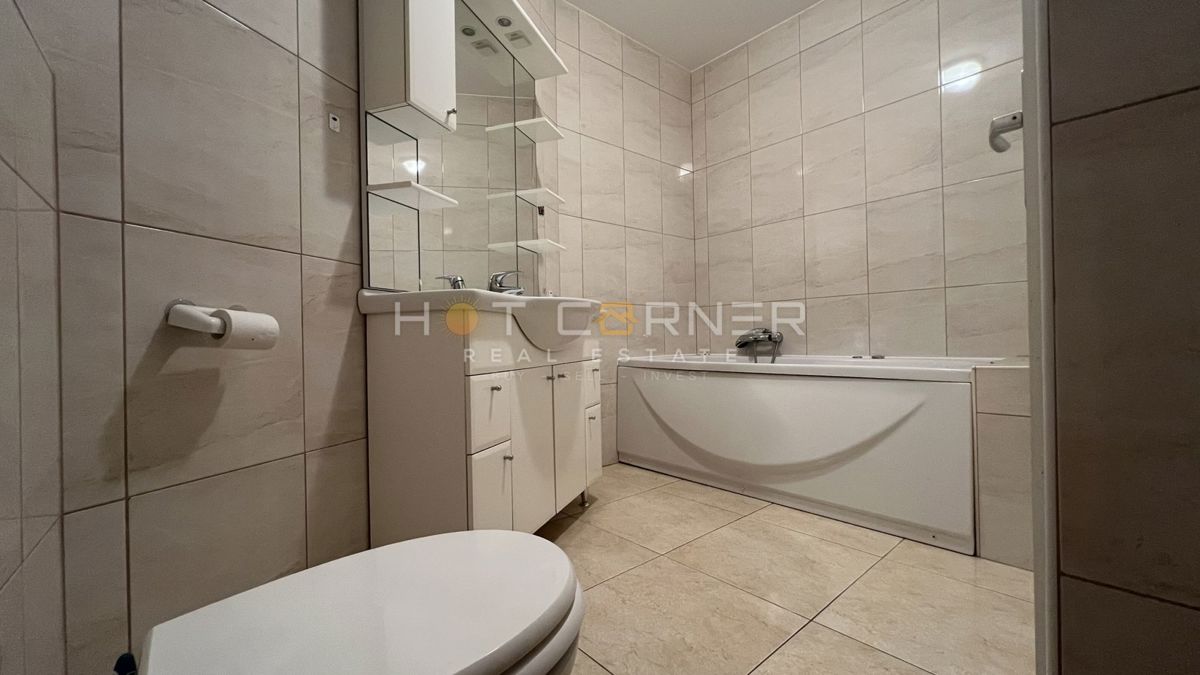 Umago, prima fila sul mare, appartamento al piano terra con giardino e garage