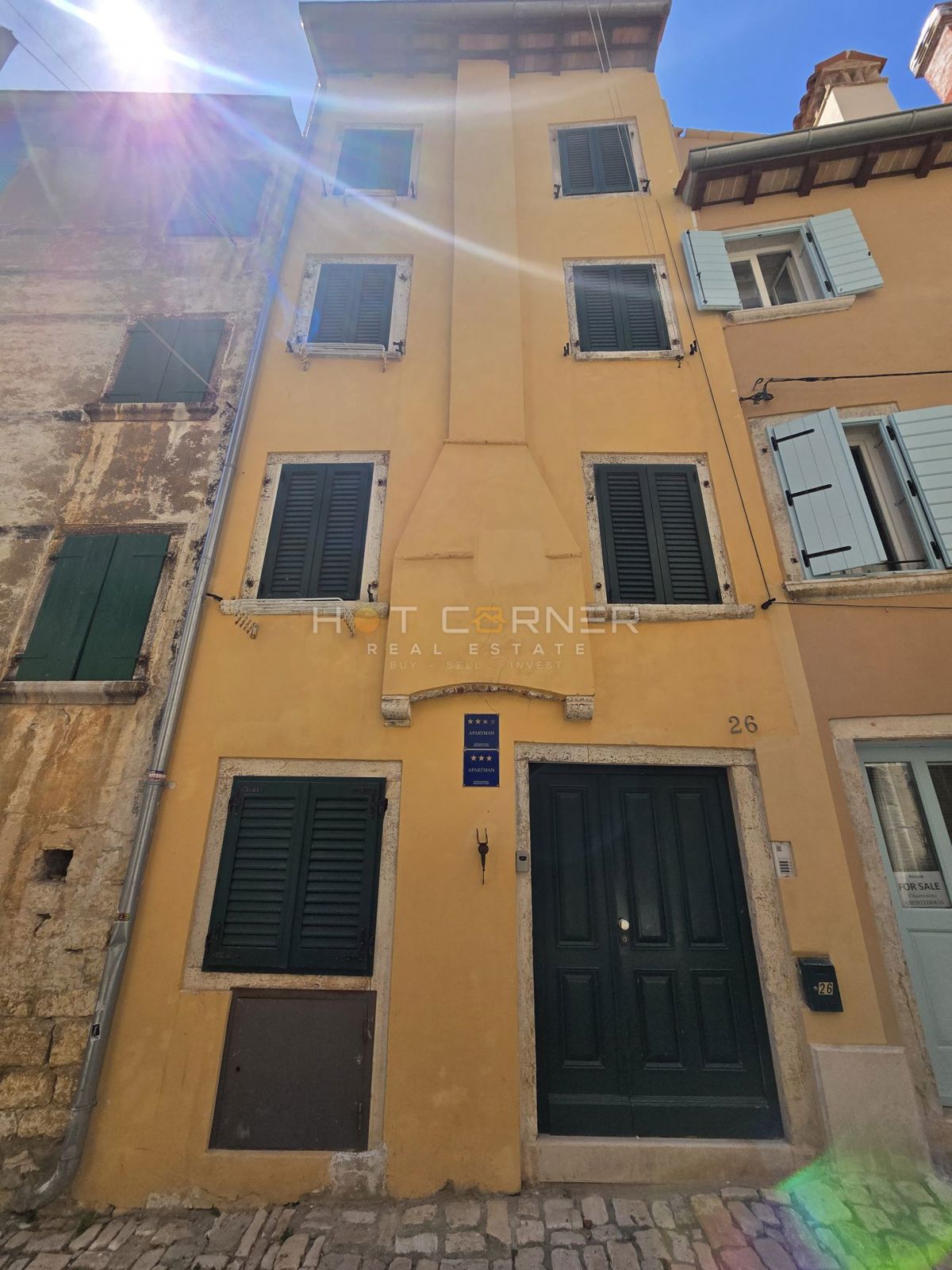 Offerta esclusiva: Duplex del XVI secolo con vista senza tempo su Santa Caterina