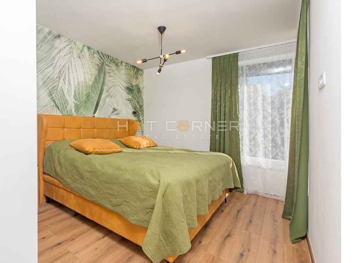 Casa familiare contemporanea con grande giardino, nuova costruzione