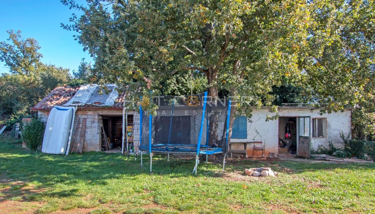 Casa familiare contemporanea con grande giardino, nuova costruzione