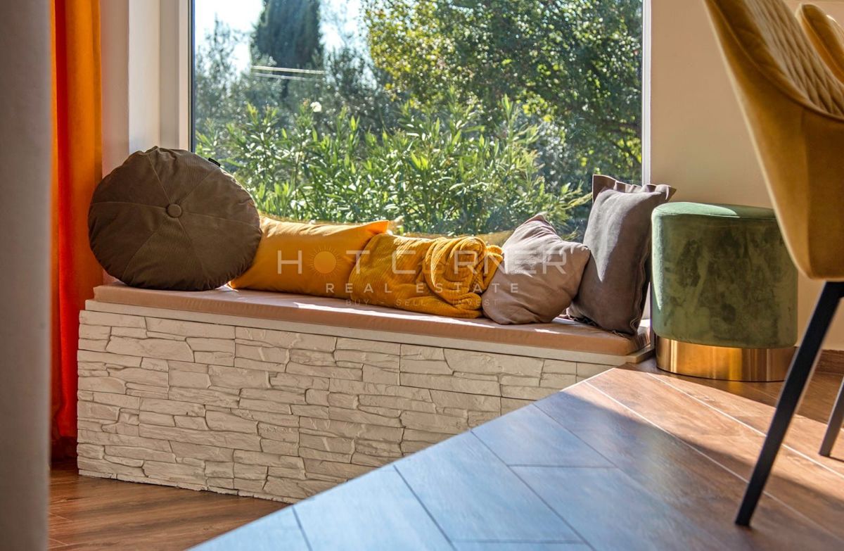 Casa familiare contemporanea con grande giardino, nuova costruzione