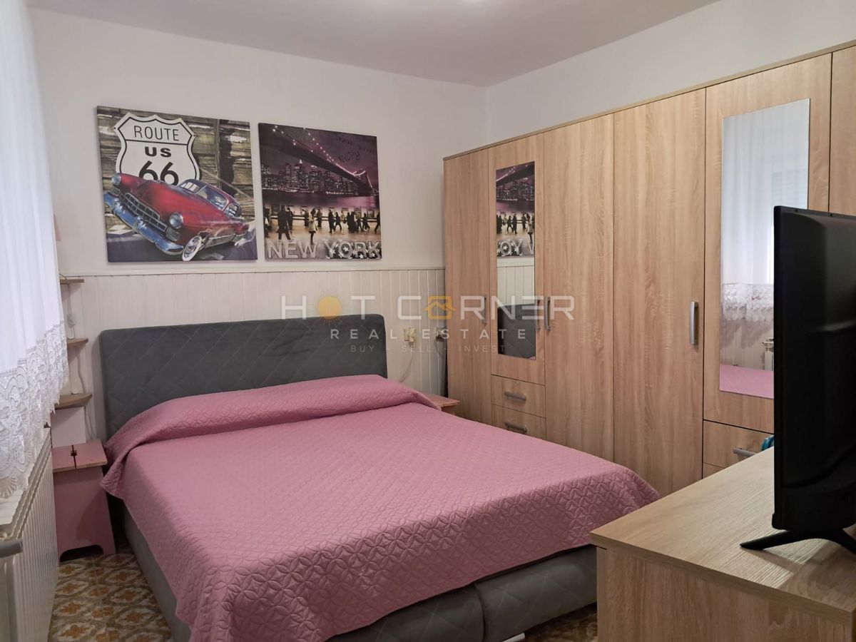 VODNJAN, SPLENDIDA CASA IN PIETRA RISTRUTTURATA E ARREDATA CON TERRAZZA, CORTILE E GARAGE.