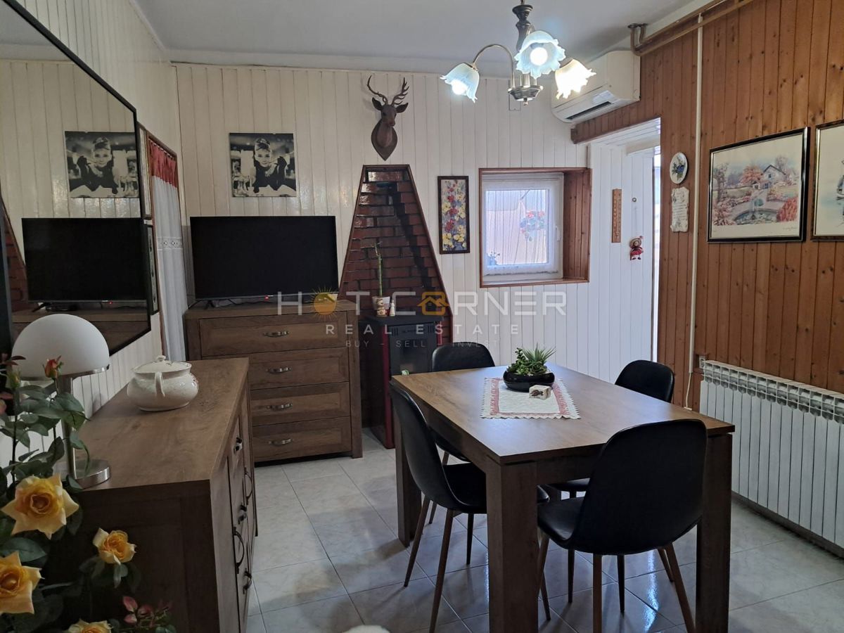 VODNJAN, SPLENDIDA CASA IN PIETRA RISTRUTTURATA E ARREDATA CON TERRAZZA, CORTILE E GARAGE.