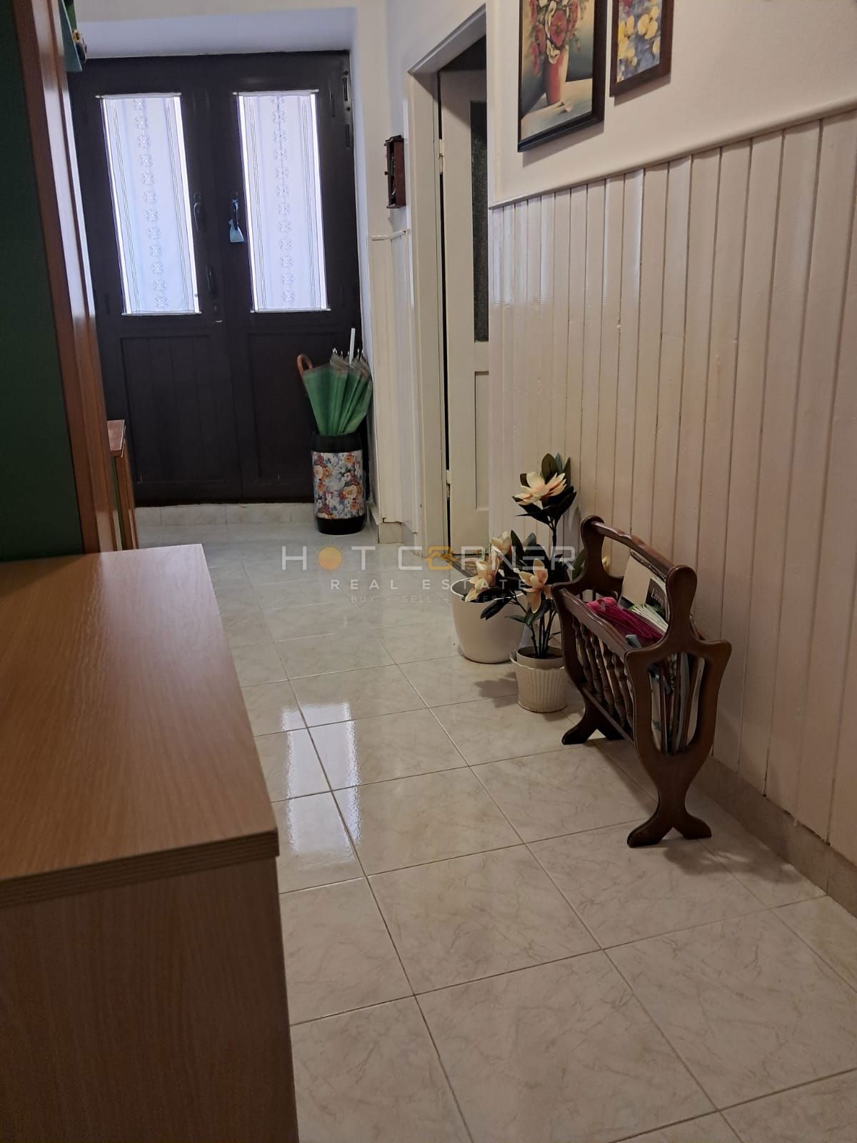 VODNJAN, SPLENDIDA CASA IN PIETRA RISTRUTTURATA E ARREDATA CON TERRAZZA, CORTILE E GARAGE.