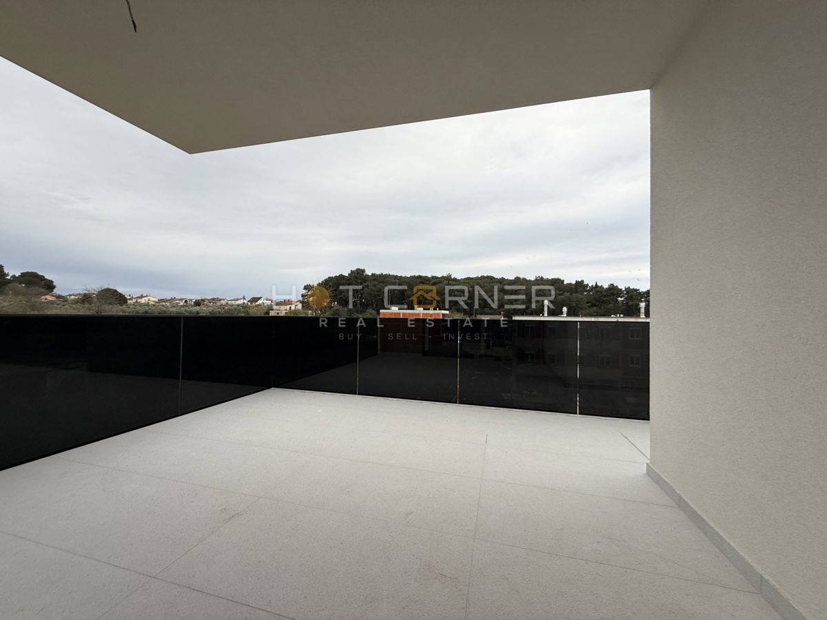 Lussuoso attico vicino a Pula City Mall, 3SS + ampia terrazza + riscaldamento a pavimento a gas