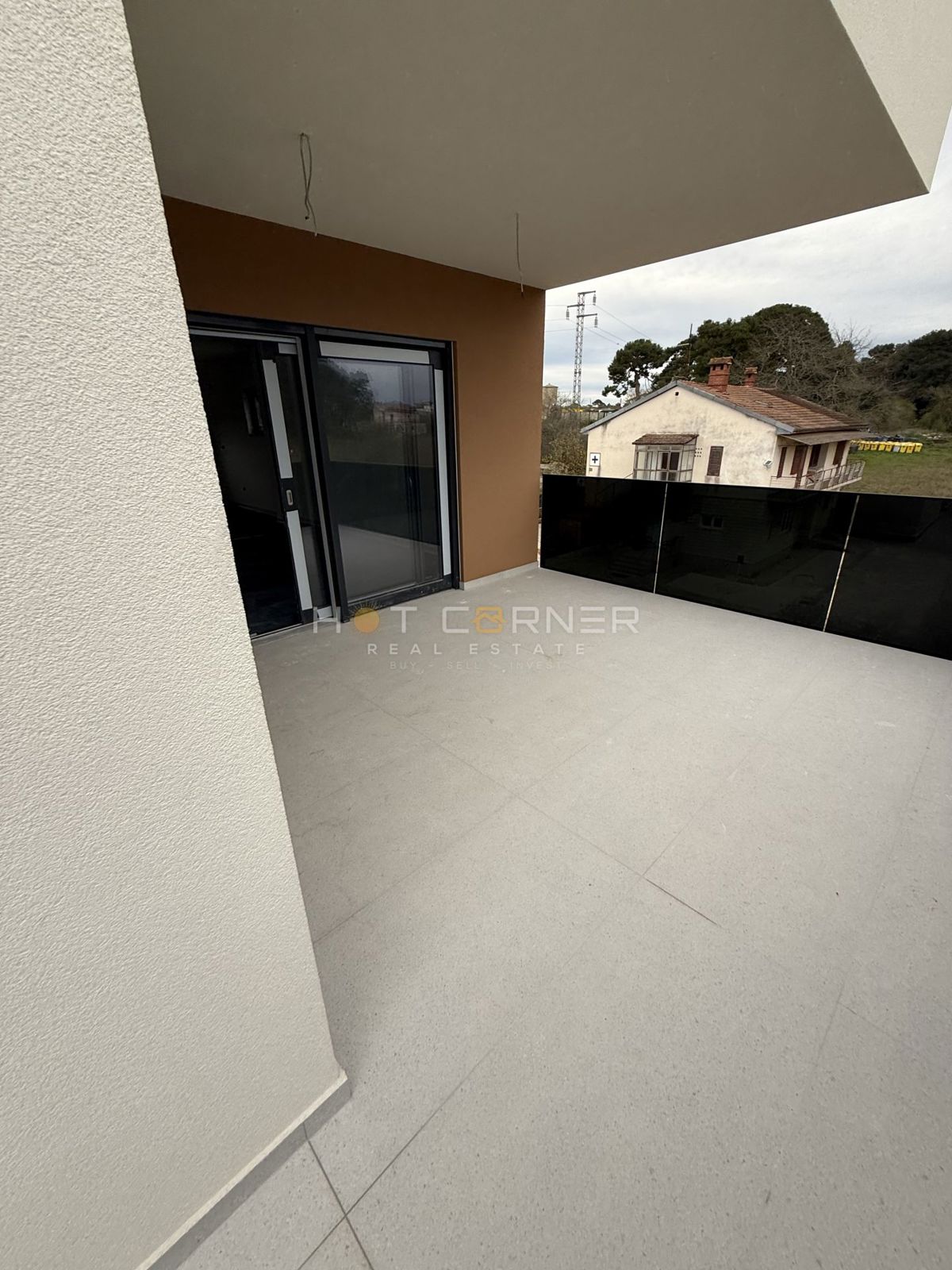 Lussuoso attico vicino a Pula City Mall, 3SS + ampia terrazza + riscaldamento a pavimento a gas