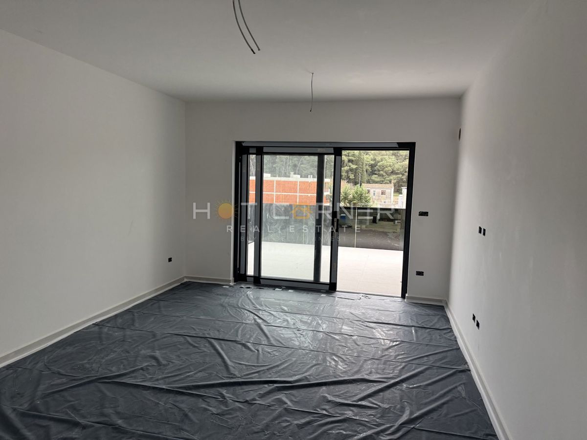 Lussuoso attico vicino a Pula City Mall, 3SS + ampia terrazza + riscaldamento a pavimento a gas