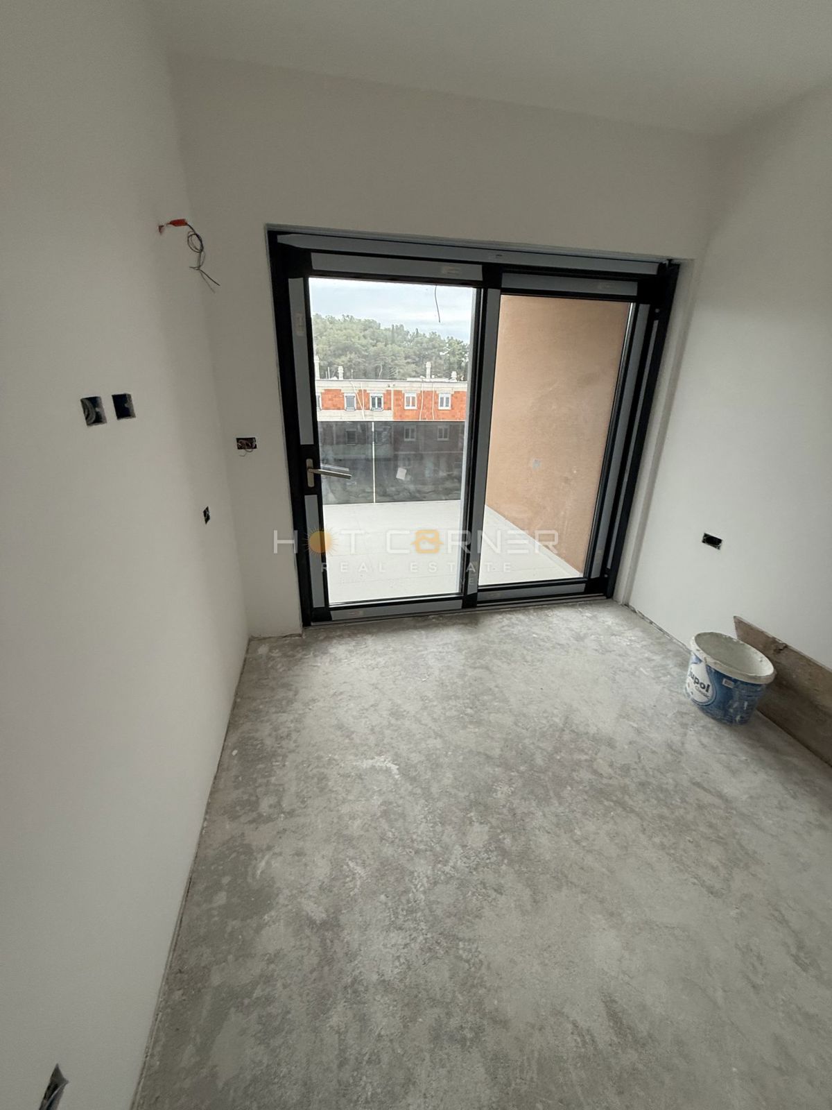 Lussuoso attico vicino a Pula City Mall, 3SS + ampia terrazza + riscaldamento a pavimento a gas