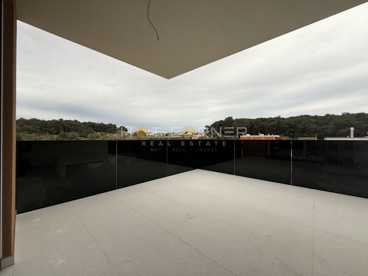 Lussuoso attico vicino a Pula City Mall, 3SS + ampia terrazza + riscaldamento a pavimento a gas