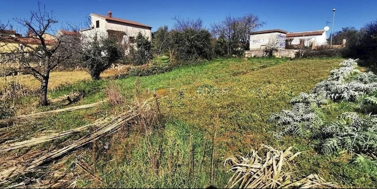 Terreno edificabile a Pola, 72 €/m2