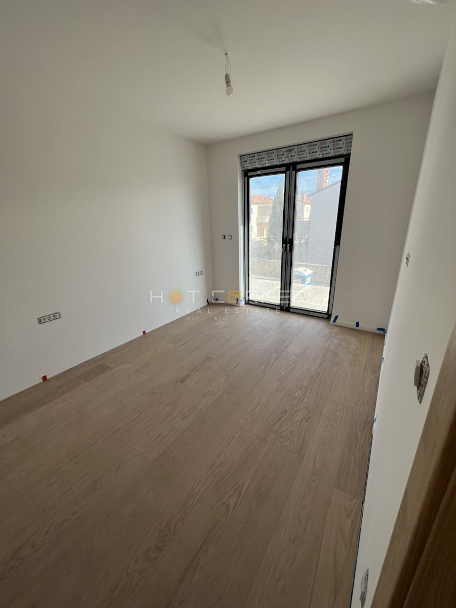 Medulin, penthouse in posizione sensazionale, a 50 m dalla spiaggia, vista mare, ascensore