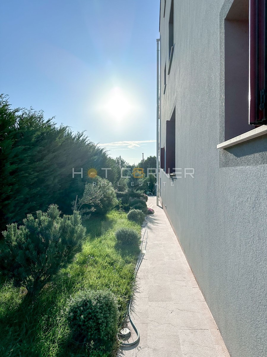 Bellissimo appartamento spazioso con vista mare e ampio giardino