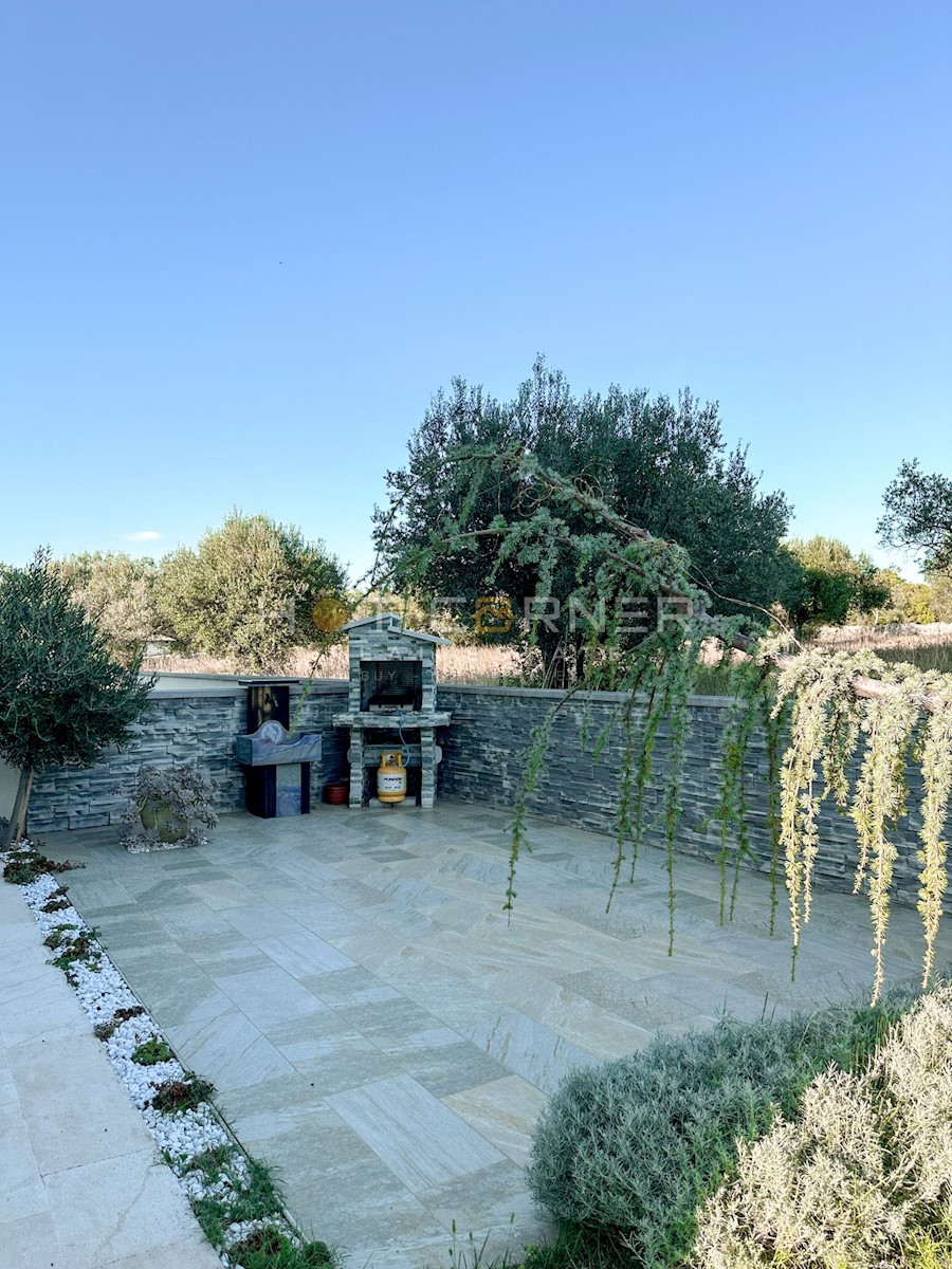 Bellissimo appartamento spazioso con vista mare e ampio giardino