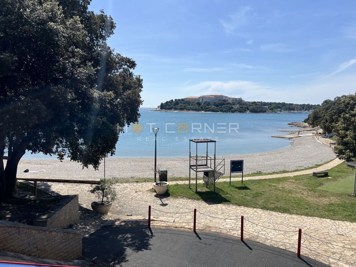 Top location, Pješčana Uvala, lussuoso appartamento al piano terra con giardino, a 400 m dalla spiaggia!