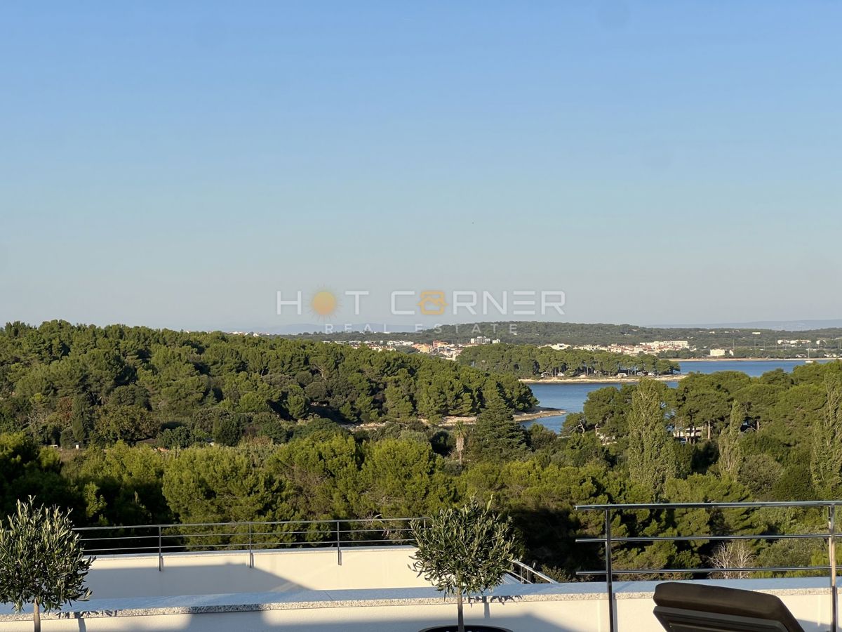 Premantura, attico di lusso, terrazza sul tetto, vista mare, 400 m dalla spiaggia