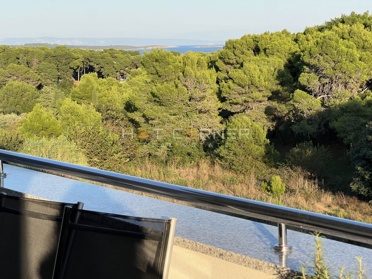 Premantura, attico di lusso, terrazza sul tetto, vista mare, 400 m dalla spiaggia