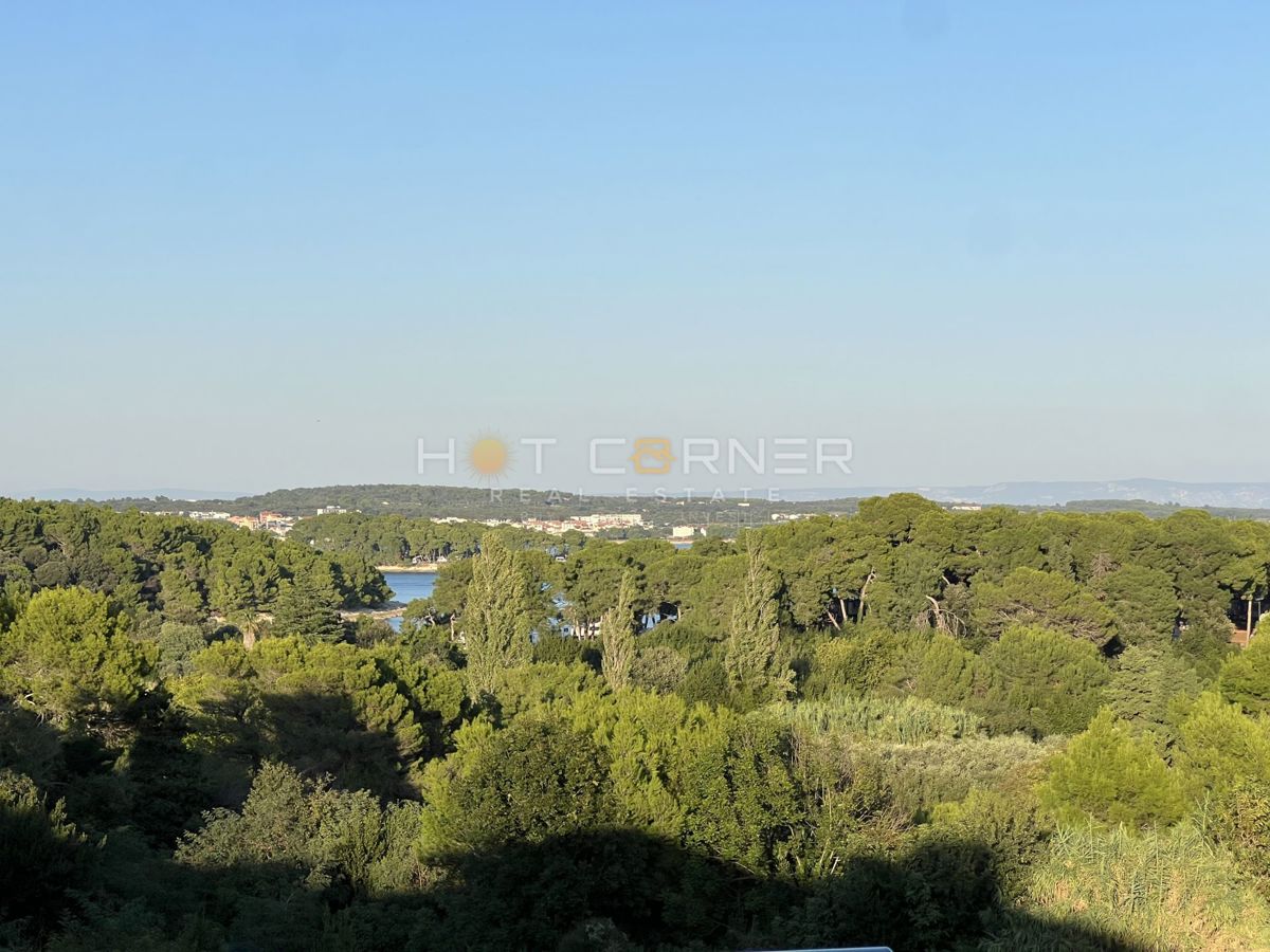 Premantura, attico di lusso, terrazza sul tetto, vista mare, 400 m dalla spiaggia