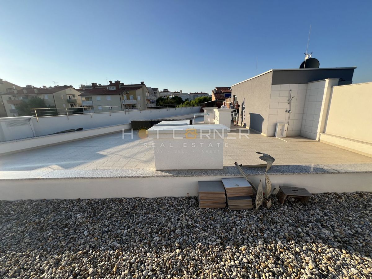 Premantura, attico di lusso, terrazza sul tetto, vista mare, 400 m dalla spiaggia