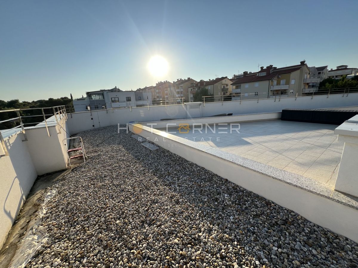 Premantura, attico di lusso, terrazza sul tetto, vista mare, 400 m dalla spiaggia