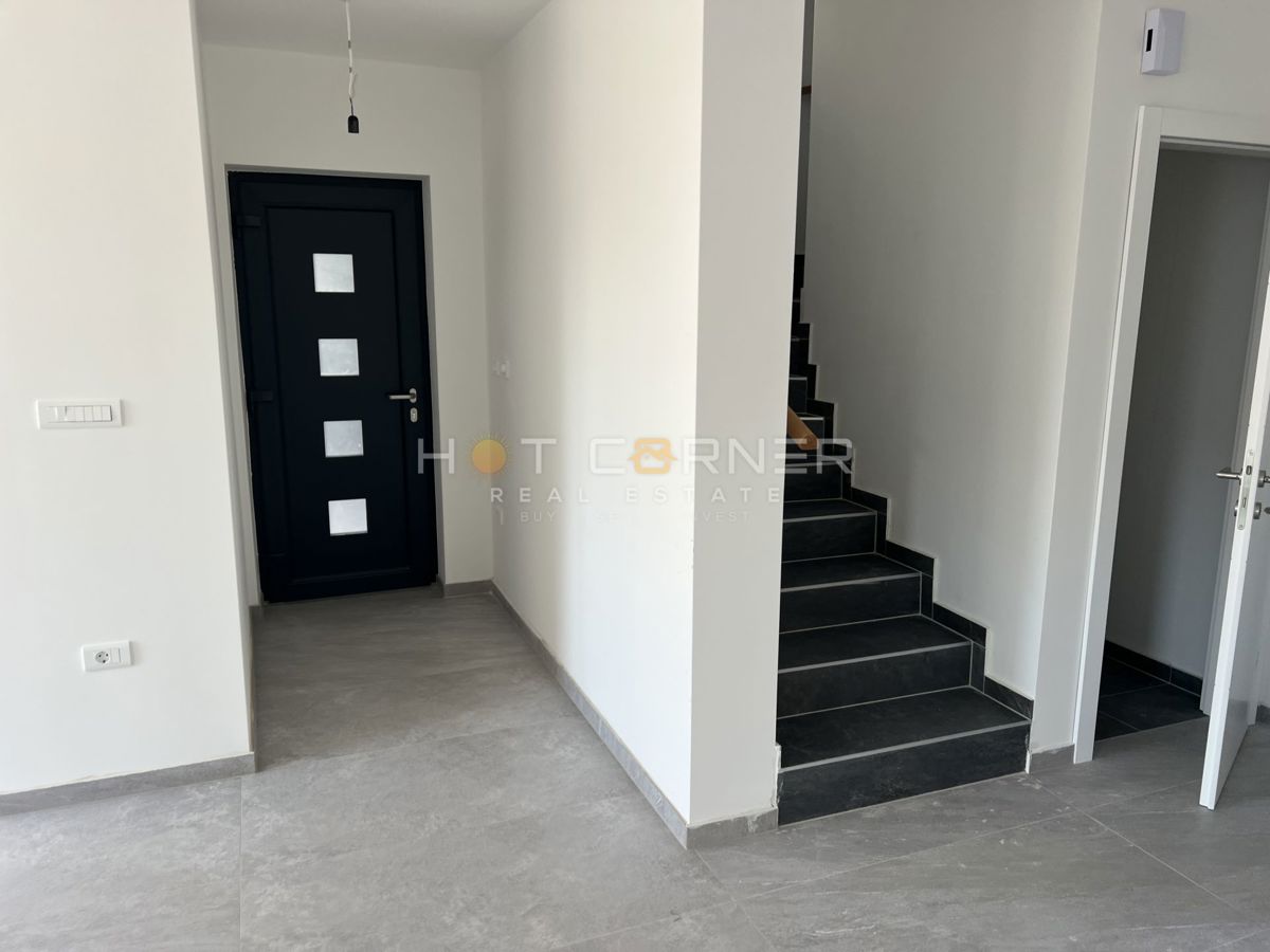 Medulin, Elegante Casa Moderna, 4 Camere da Letto, 800 m dal Mare