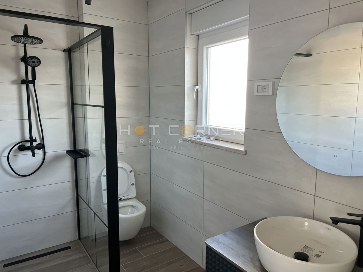 Medulin, Elegante Casa Moderna, 4 Camere da Letto, 800 m dal Mare