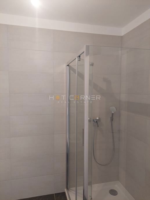 Monvidal/Šijana, nuova costruzione, ascensore, lato sud, 1 camera da letto, terrazza