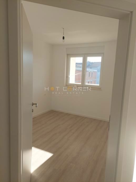 Monvidal/Šijana, nuova costruzione, ascensore, lato sud, 1 camera da letto, terrazza