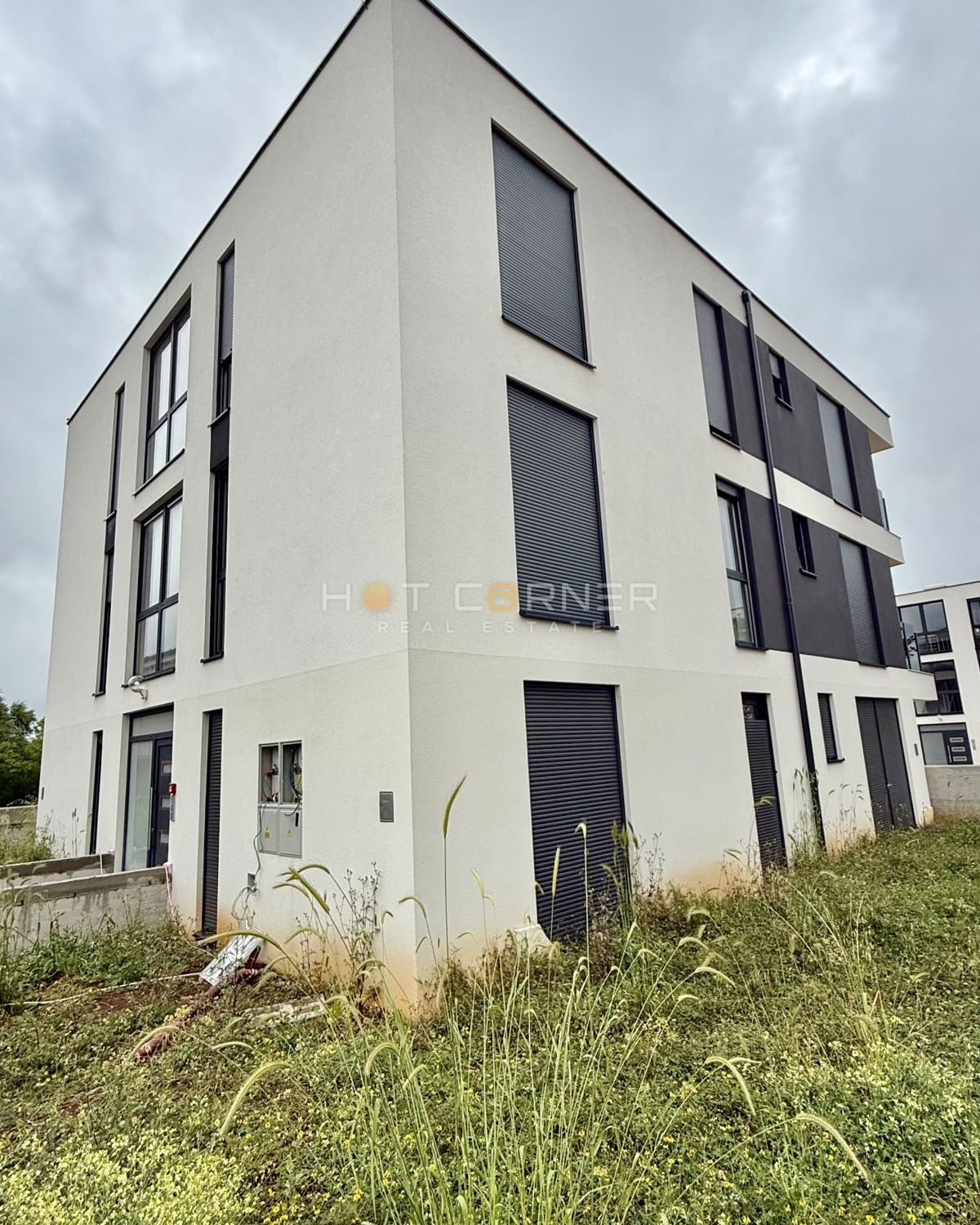 Il tuo angolo di paradiso a Medulin – appartamento di nuova costruzione con piscina e giardino!