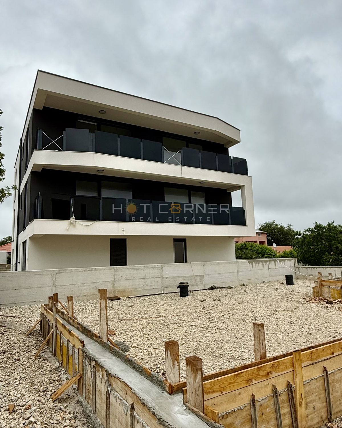 Il tuo angolo di paradiso a Medulin – appartamento di nuova costruzione con piscina e giardino!