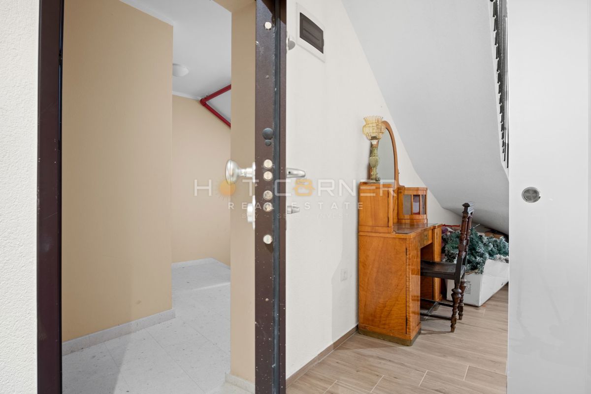 Appartamento di lusso a Pješčana Uvala, in prima linea sul mare