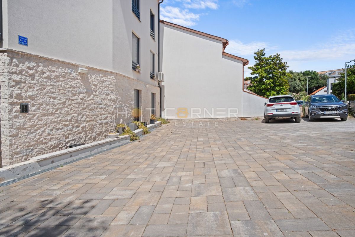 Appartamento di lusso a Pješčana Uvala, in prima linea sul mare