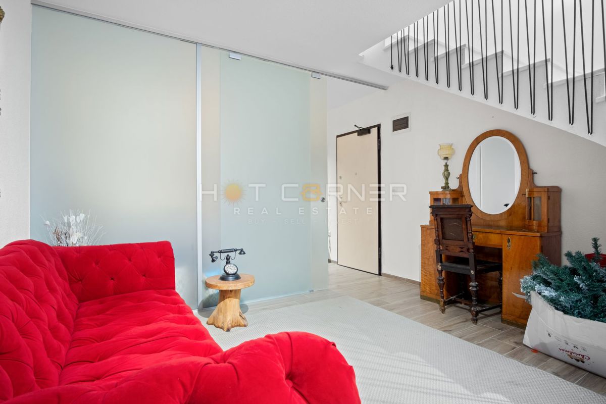 Appartamento di lusso a Pješčana Uvala, in prima linea sul mare