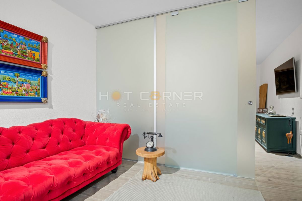 Appartamento di lusso a Pješčana Uvala, in prima linea sul mare