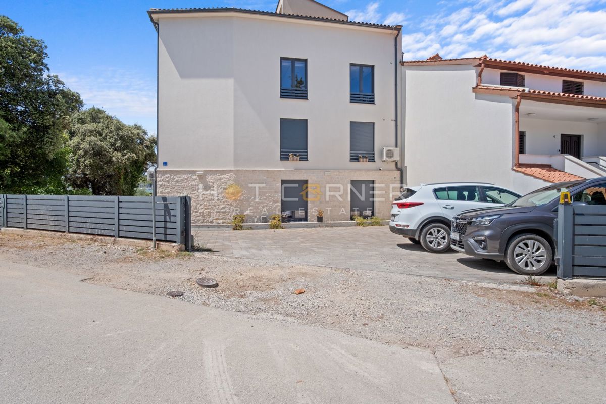 Appartamento di lusso a Pješčana Uvala, in prima linea sul mare