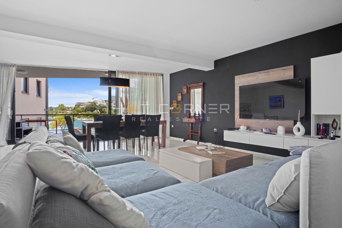 Appartamento di lusso a Pješčana Uvala, in prima linea sul mare