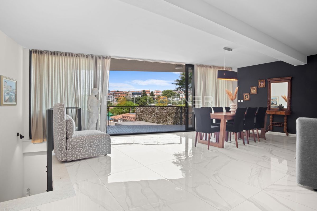 Appartamento di lusso a Pješčana Uvala, in prima linea sul mare