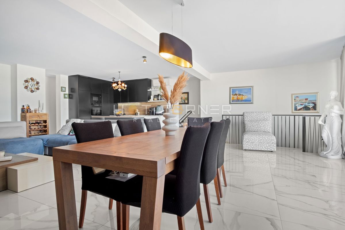 Appartamento di lusso a Pješčana Uvala, in prima linea sul mare