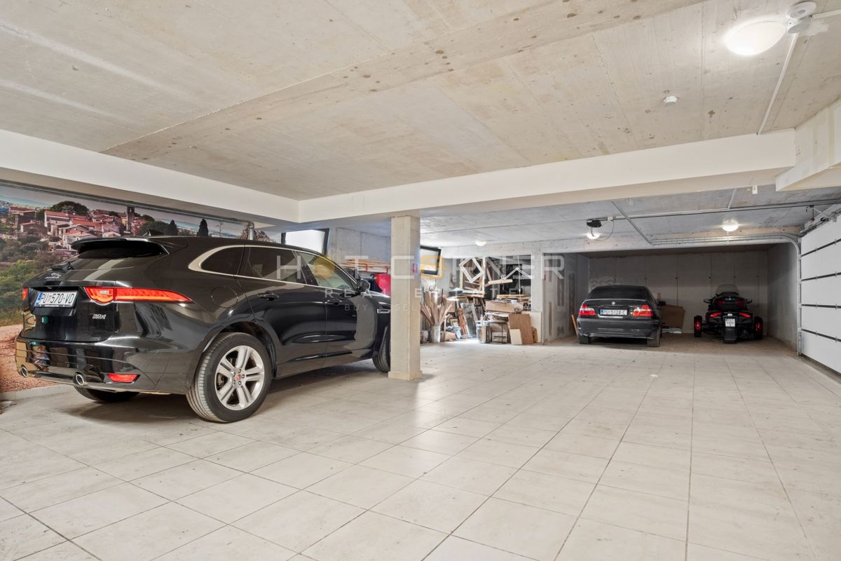 Appartamento di lusso a Pješčana Uvala, in prima linea sul mare