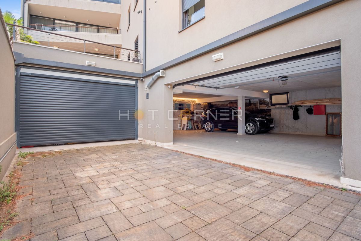 Appartamento di lusso a Pješčana Uvala, in prima linea sul mare