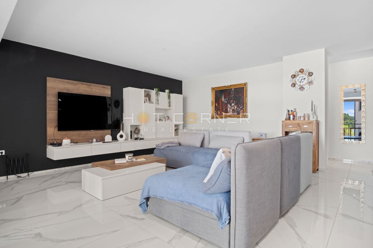 Appartamento di lusso a Pješčana Uvala, in prima linea sul mare