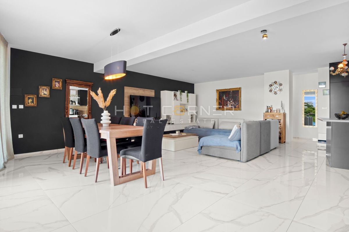 Appartamento di lusso a Pješčana Uvala, in prima linea sul mare