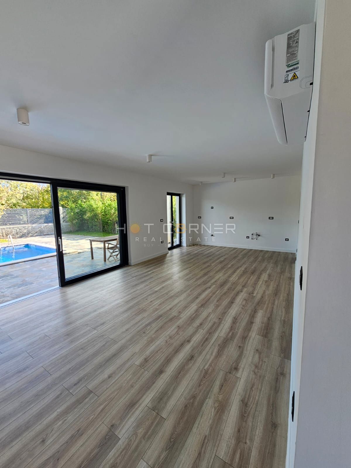 Vendita di villa moderna nei dintorni di Rovigno (2025)