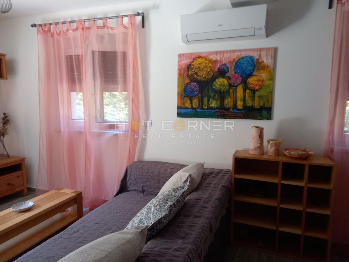 Pula, ottima posizione, moderna casa familiare con 4 appartamenti, attrezzature di prima classe