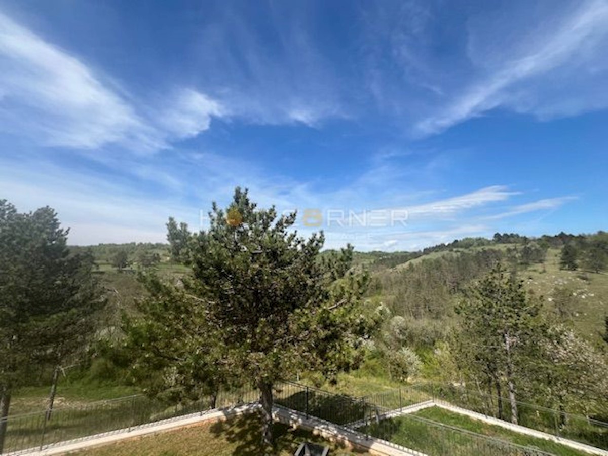 Motovun, resort magico su 3,1 ettari con cascata, per la costruzione di un complesso glamping o alberghiero