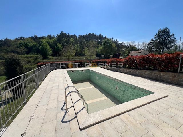 Motovun, resort magico su 3,1 ettari con cascata, per la costruzione di un complesso glamping o alberghiero